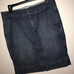 Denim skirt. Knee-Length.